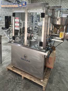 Envasadora dosadora rotativa com seladora e tampadora para potes copos frascos Innovar