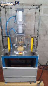 Prensa pneum�tica para sabonetes em barras Claumaq 800 unidades / hora