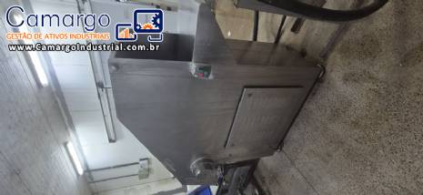 Quebrador de blocos carnes Ibrasmak com moedor Simetria e esteira transportadora