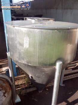 Silo c�nico em a�o inox com p�s