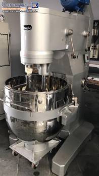 Batedeira planet�ria em inox Amadio