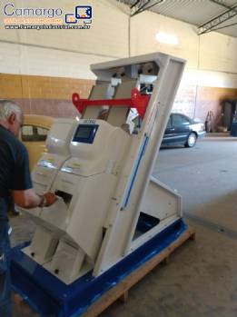Selecionadora eletr�nica de gr�os Satake