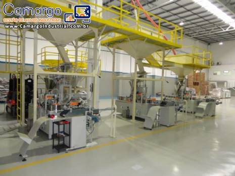 Empacotadora embaladora de embalagens de papel tipo SOS com enfardadeira ECPF-VL Embrapac para p�s farinha de trigo milho fub�