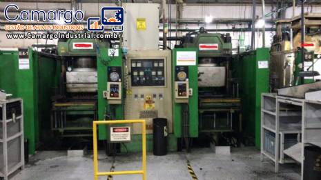 Prensa dupla para vulcaniza��o de pe�as t�cnicas de borracha Pan Stone 200 toneladas